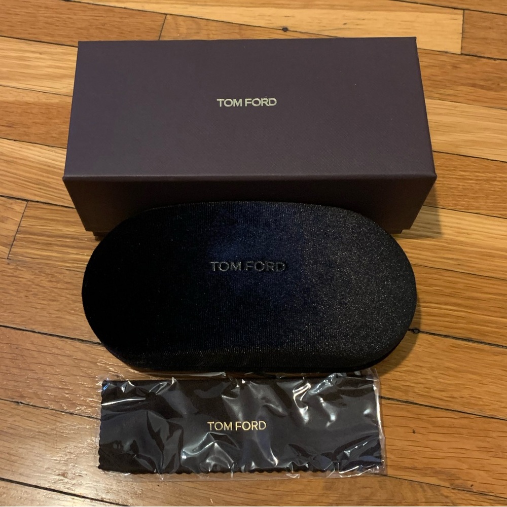 Tom ford Sunglass case with box and cleaning cloth
